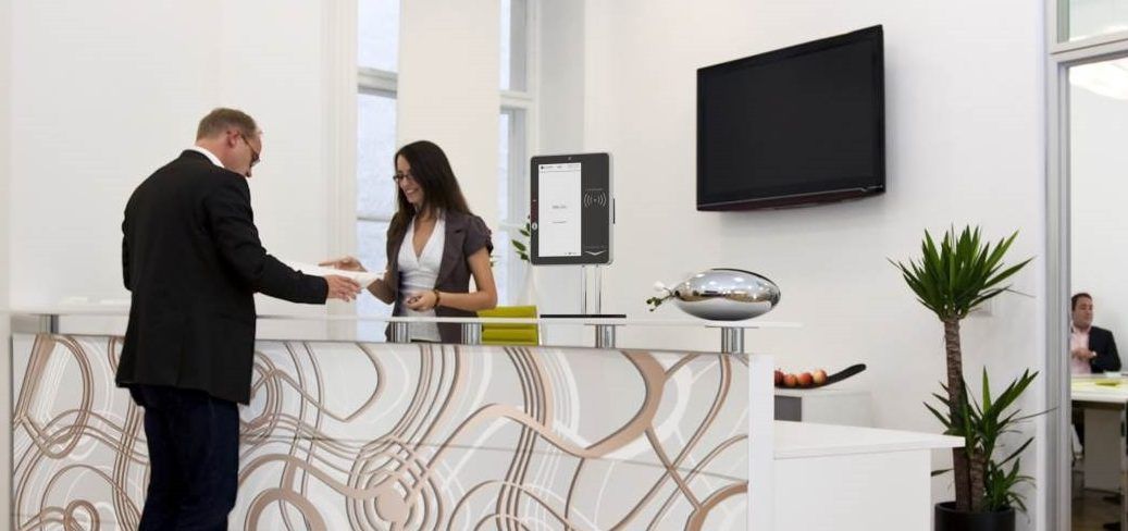 Ways to Modernize your Front Desk with Smart Visitor Management System